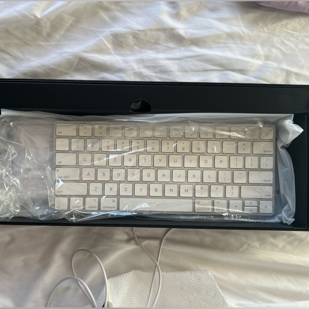 Apple Magic Keyboard Model A1644 Bluetooth Wireless Very Good Condition
